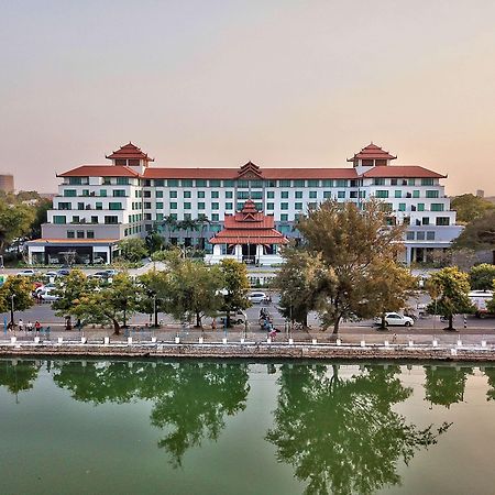 Hilton Mandalay Hotell Exteriör bild