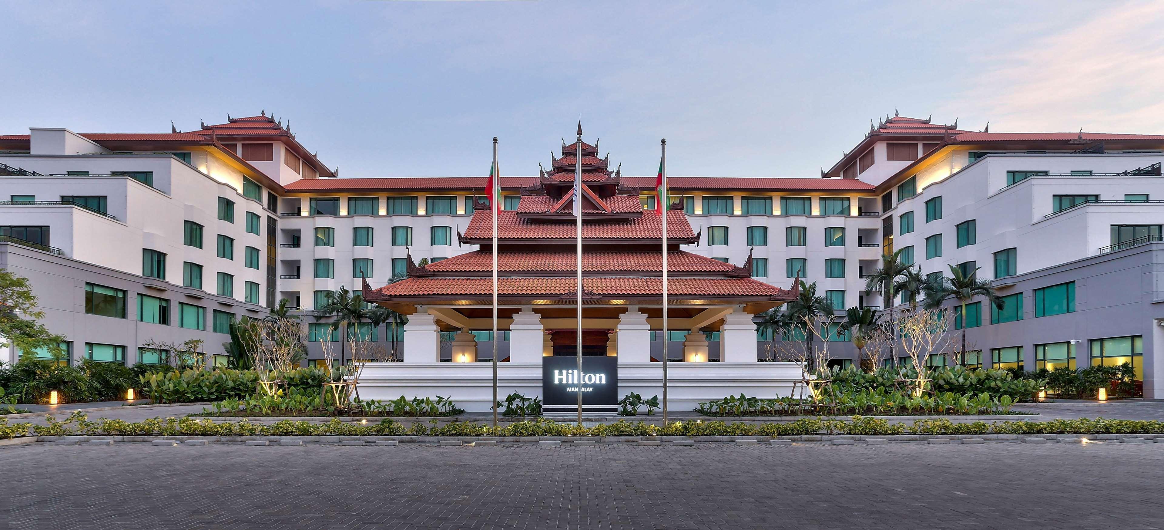 Hilton Mandalay Hotell Exteriör bild