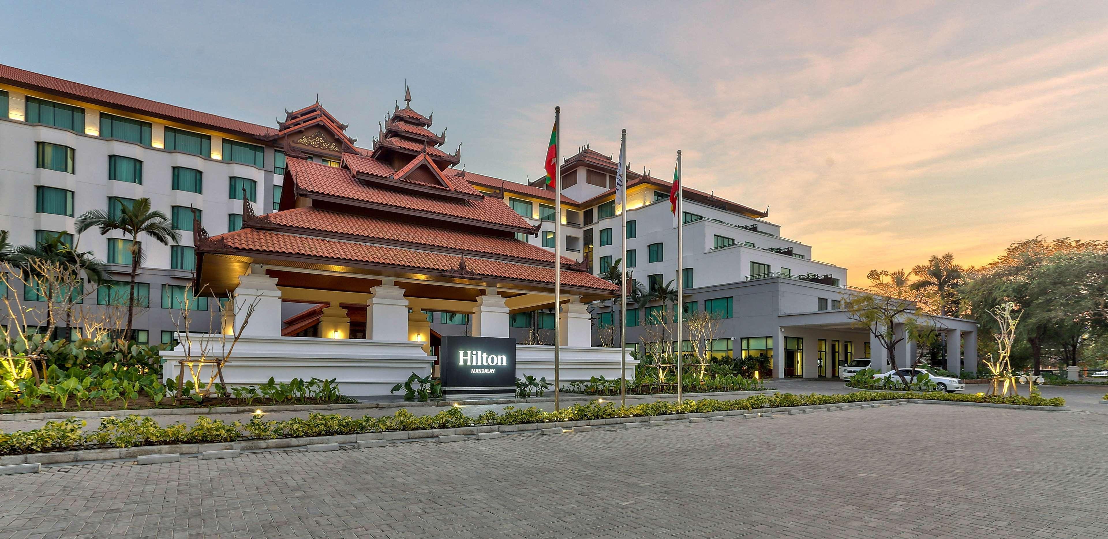 Hilton Mandalay Hotell Exteriör bild