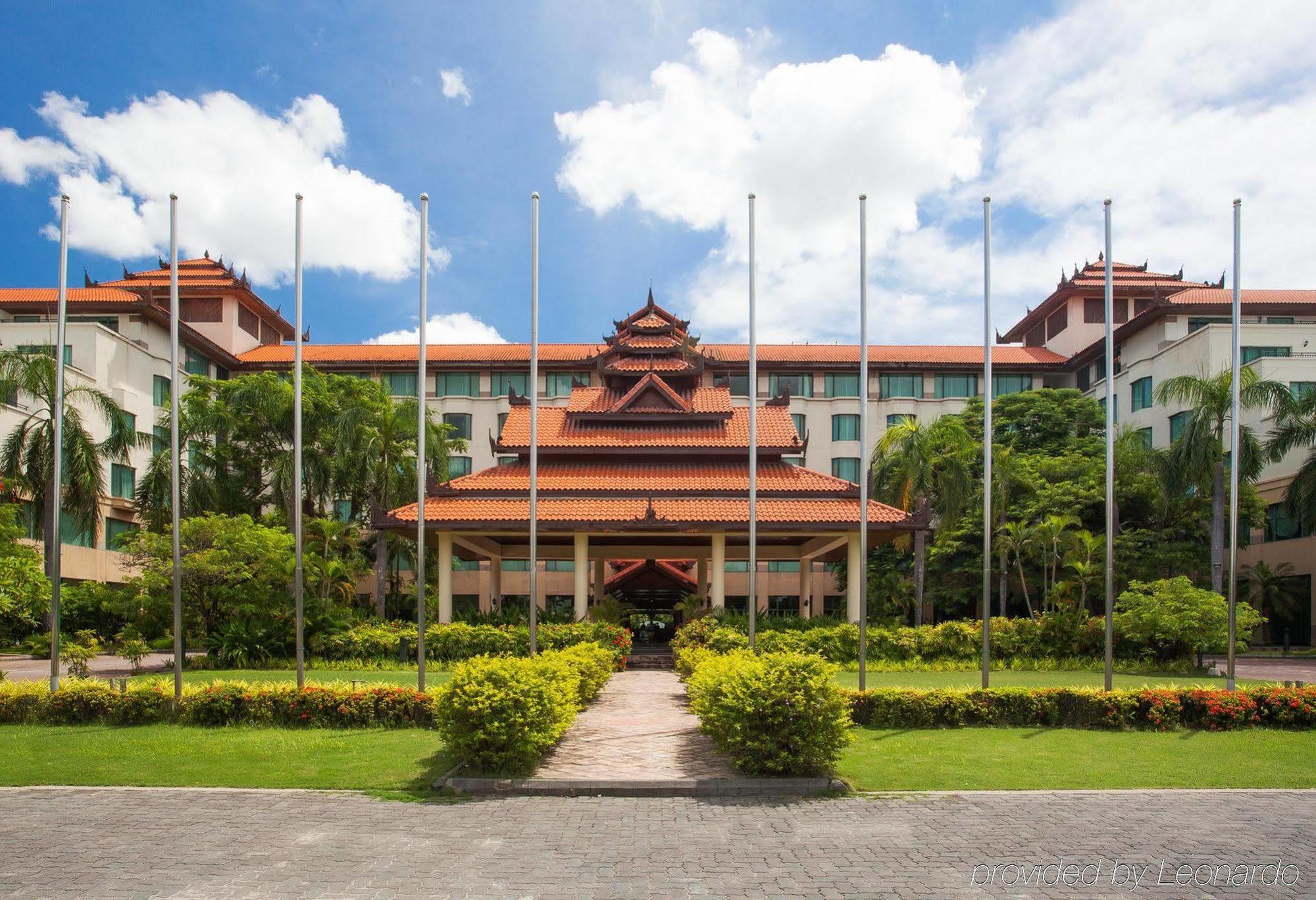 Hilton Mandalay Hotell Exteriör bild